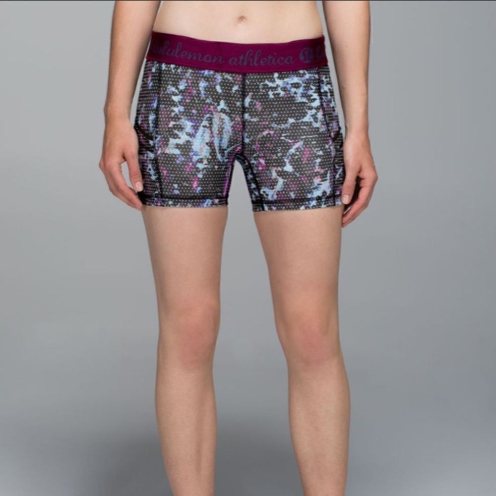 Lululemon What The Sport Short Floral Sport Tranquil Blue Multi / Dashing Purple